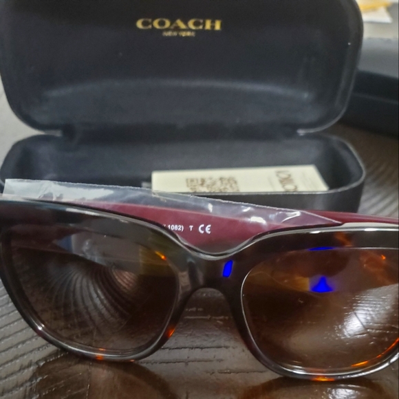 Coach Hc8213 512013 Dark Tortoiseshell - Picture 1 of 4